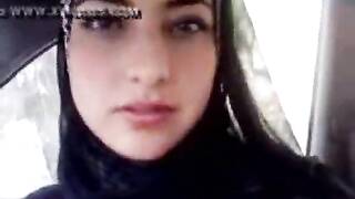 كاشميري محجبة هندية محبة