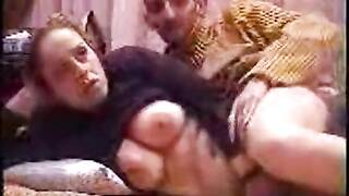 شاب عربي ينيك اخته