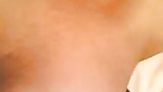 الزانيه بتصوت بلبونه غريبه اوى .. وهوا مش عاتقها وفاشخها كسمها فشخ