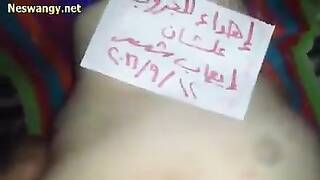 اللبوه تفشخ كسها فشخ وتاخد زبره وهى هايجه وشغاله اوف واح وشرمطه لغاية ما يجبهم