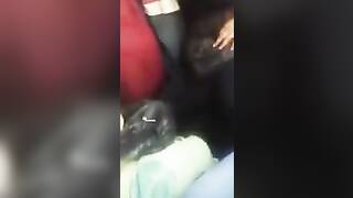 حسرى النياكه وصلت الاتوبيس الواد عمال يدقر فى اليت ولا هامه حاجه