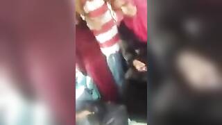 حسرى النياكه وصلت الاتوبيس الواد عمال يدقر فى اليت ولا هامه حاجه