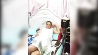 الواد هايج كس مراته اللبوه نياكه وفشخها وهيا تتدلع احلى دلع