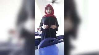 اللبوه ترفع هدومها وتلعب فى نفسها وتنزل السبعه ونص