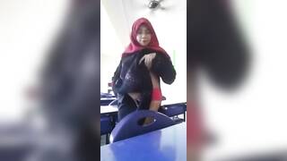 اللبوه ترفع هدومها وتلعب فى نفسها وتنزل السبعه ونص