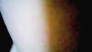 اللبوه نامت وفشخت كسها واخدت الزبر بكل هيجان سخن عليها فشخ كسمها