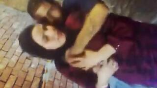 لعيون نسوانجى وواد ابن حرام ماسك خطيبته تفريش وتسخين فاجر