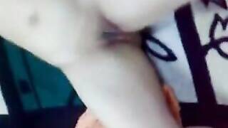 سماح الهايجه بتفرجنا على بزازها الجامده وكسها المتناك وهيا بتنزل السبعه ونص بشرمطه