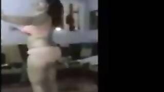 مومس جسمها فاجر واحلى منيكه ولبونه وهيجان