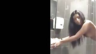 فرار ينيك في قحبة صغيرة تونسية