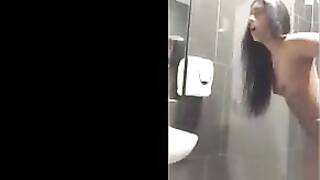 فرار ينيك في قحبة صغيرة تونسية