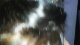 فتاة عربية شابة تحب أن تمتص ديك سميك