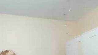 تستكمل شهوتها بعد الجنس